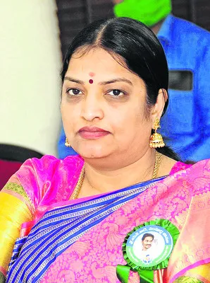 జర్నలిస్టులపై అక్రమ కేసులు దుర్మార్గం
