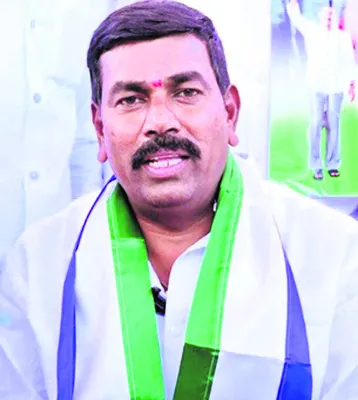 ప్రశ్నించే గొంతుకపై కక్ష సాధింపు.. 