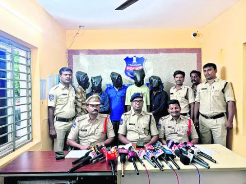 అంతరాష్ట్ర గంజాయి ముఠా అరెస్ట్‌ 