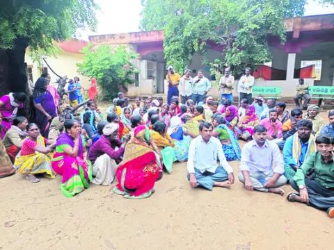 బాధిత కుటుంబాలను ఆదుకోవాలి 