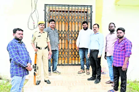 పటిష్టమైన భద్రత ఉండాలి