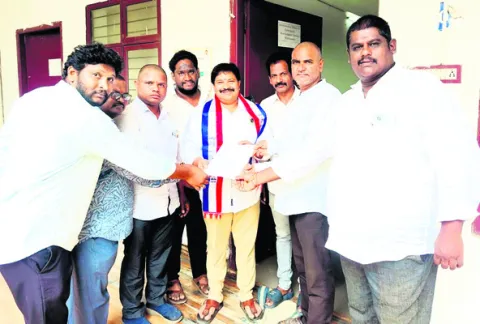 బీసీలకిచ్చిన హామీలు అమలు చేయాలి 