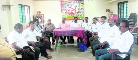 కలెక్టరేట్‌ నిర్మాణంపై రాద్ధాంతం తగదు 