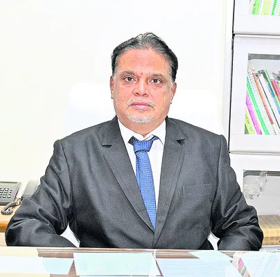 ఆచార్య ఎన్జీ రంగా వర్సిటీ రిజిస్ట్రార్‌గా ఎంవీ రమణ 