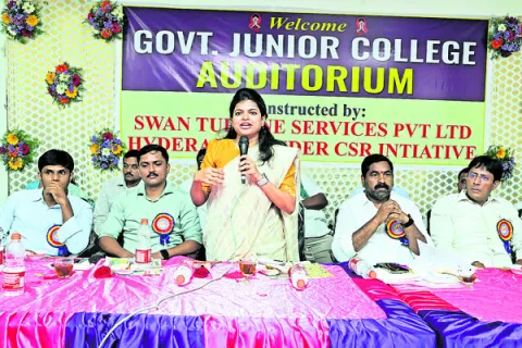 ప్రభుత్వ బడిలో కార్పొరేట్‌ విద్య