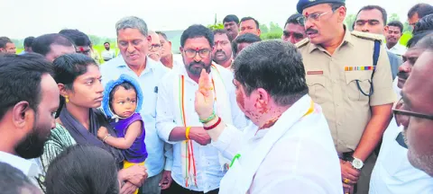 నా భర్త ఆచూకీ కనిపెట్టండి