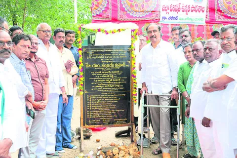 పాఠశాలల అభివృద్ధికి కృషి