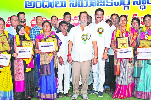 బాలికలకు చదువే భరోసా