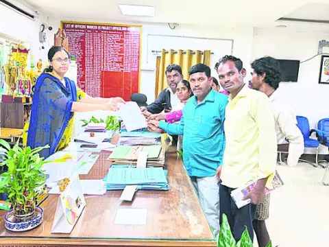 ఆకాశవాణిలో కడ్తాల్‌  విద్యార్థుల కథలు
