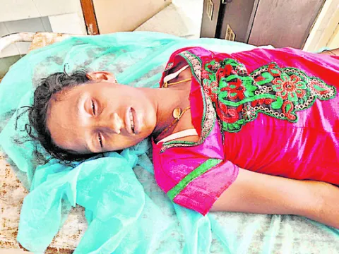 మలేరియా మాత్రలు మింగి మహిళ ఆత్మహత్య