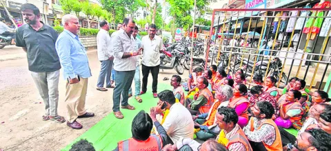 మా శ్రమను గుర్తించండి..!
