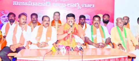 మంత్రులు జిల్లా అభివృద్ధిపై దృష్టిపెట్టాలి 
