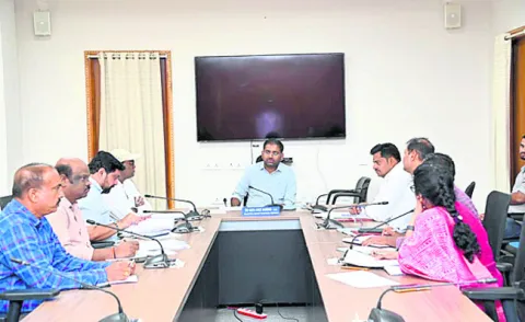ఇందిరమ్మ ఇళ్లు నిర్మించాలి 