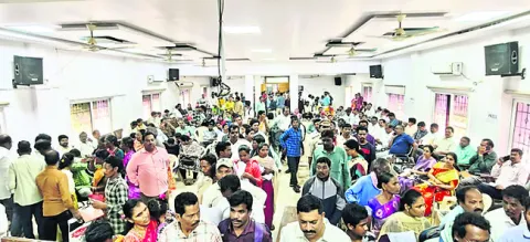 త్వరితగతిన వినతుల పరిష్కారం