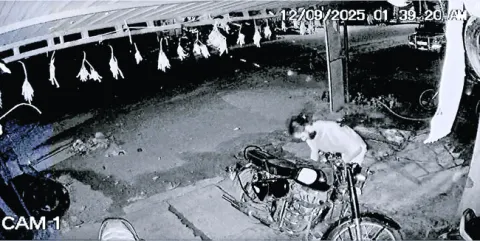 ద్విచక్రవాహనాల నుంచి పెట్రోల్‌ చోరీ