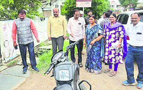 డాక్టర్‌ అని బోర్డు పెట్టుకుంటే చర్యలు తప్పవు