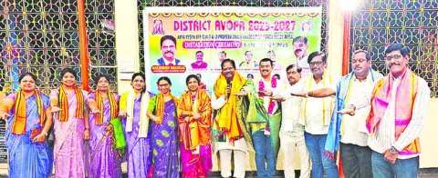 భూములున్నాయ్‌.. కొంటారా?