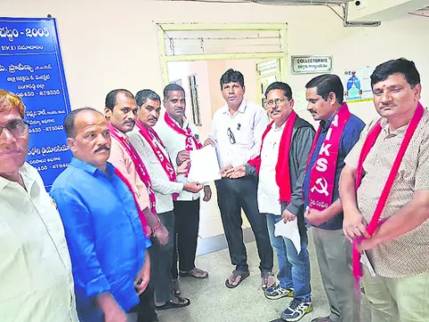 కేంద్రం వల్లే యూరియా కొరత