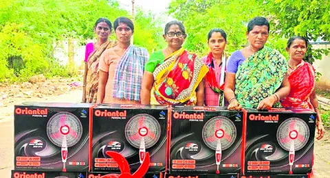 పేదలే వారి టార్గెట్‌ 