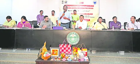 మహిళలు వ్యాపారవేత్తలుగా ఎదగాలి 