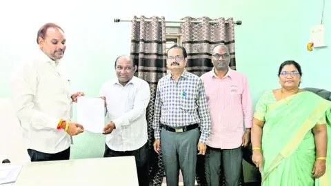 చిత్తశుద్ధితో విధులు నిర్వహించాలి