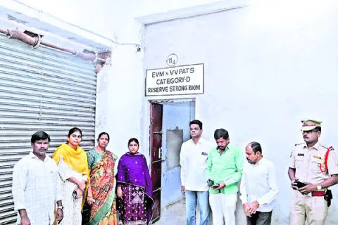 ఈవీఎం గోదాంల పరిశీలన 