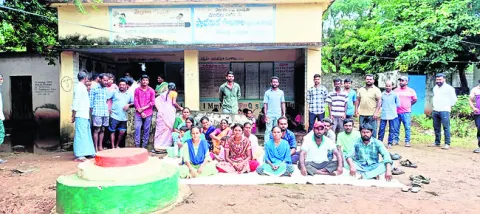 అనర్హులకు పోస్టింగ్‌ ఇచ్చారు..