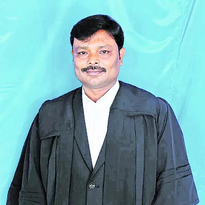 గొంతు నొక్కేయడం కక్షే..
