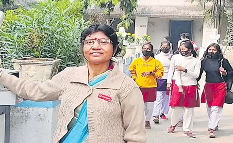 Sapna Ghosh Raydas teach children for last 10 years without any salary