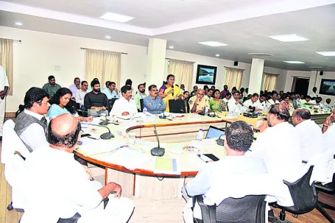 ‘కేంద్ర ప్రభుత్వ పథకాలు సామాన్యులకు చేరాలి’ 