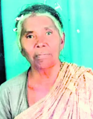 కుందూలో దూకిన   వృద్ధురాలు 
