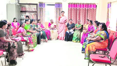 మహిళలపై  అత్యాచారాలు అరికట్టాలి 
