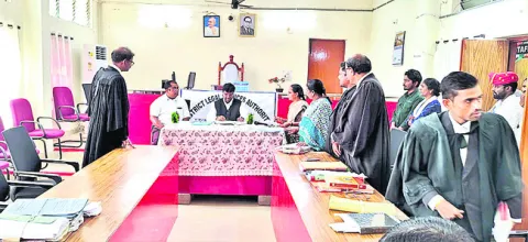 రాజీ మార్గంలో కేసులు పరిష్కరించుకోవాలి