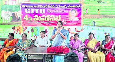 ‘ప్రీ ప్రైమరీ’ని అంగన్‌వాడీల్లోనే కొనసాగించాలి
