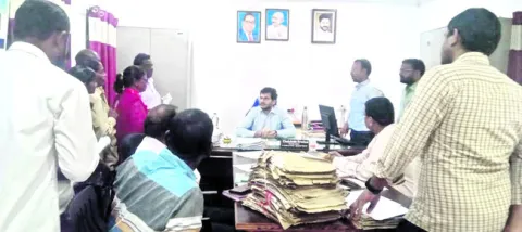 ఖాతాలు తీసినా వెతలు తీరలే.. 