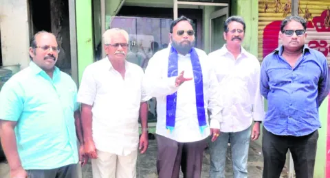 పత్రికా స్వేచ్ఛను హరించడమే  

