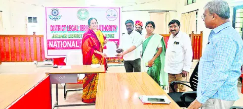 రాజీమార్గంతోనే సమస్యల పరిష్కారం