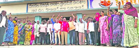 స్కావెంజర్ల సమస్యలు పరిష్కరించాలి 