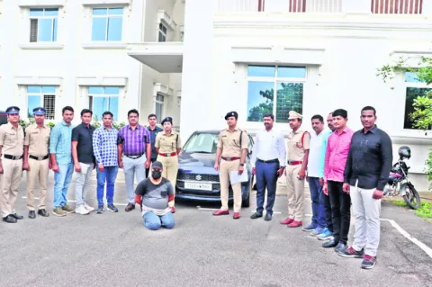 చుట్టం చూపుగా వచ్చి చోరీలు 
