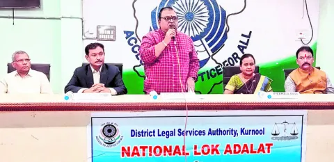జాతీయ లోక్‌ అదాలత్‌లో 8,122 కేసుల పరిష్కారం 