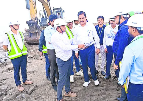 పోర్టు పనులు మరింత వేగవంతం 