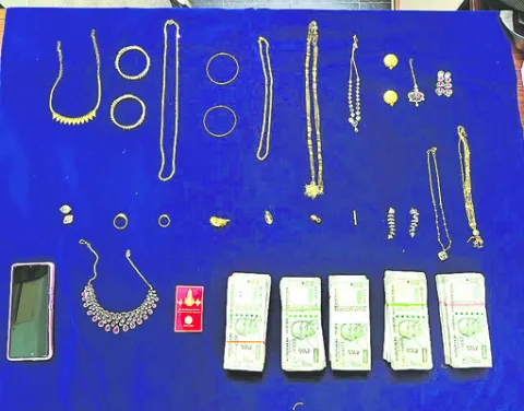బ్యాంకు మేనేజర్‌ని బురిడీ కొట్టించిన మహిళ