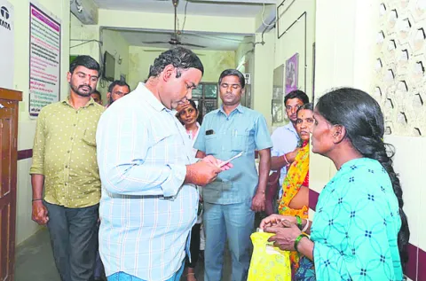 వైద్య సిబ్బంది అప్రమత్తంగా ఉండాలి 