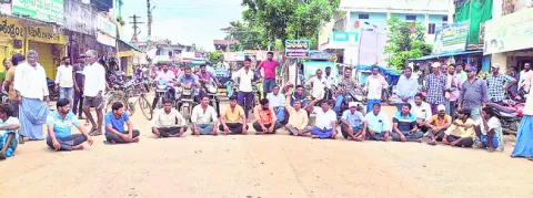 వ్యాపారిపై చర్య తీసుకోవాలి