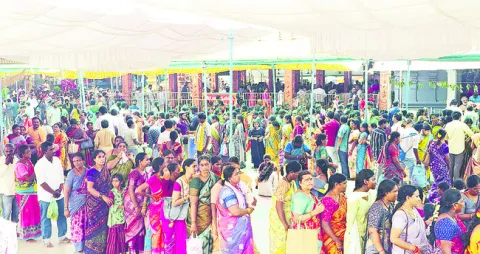 వేడుకుందామా.. ఏడు వారాల స్వామిని.. 