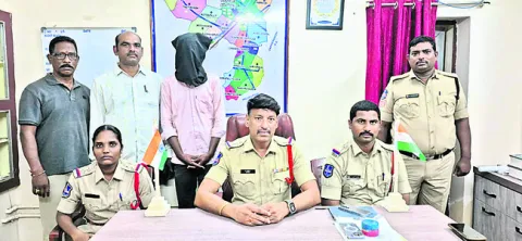 చైన్‌స్నాచర్‌ అరెస్ట్‌, రిమాండ్‌