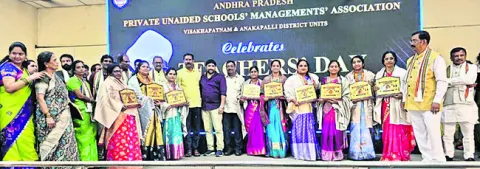 ఉత్తమ ప్రైవేట్‌ టీచర్లకు అపుస్మా అవార్డులు 