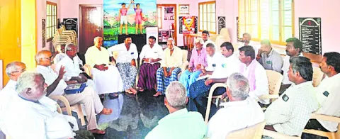 పత్తి రైతులకు మద్దతు ధర ఇవ్వాలి 