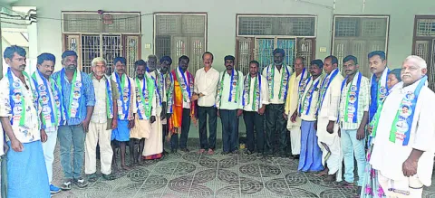 వైఎస్సార్‌ సీపీలో భారీగా చేరికలు 