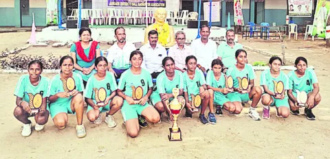 బ్యాడ్మింటన్‌లో సత్తా చాటిన జట్టు
